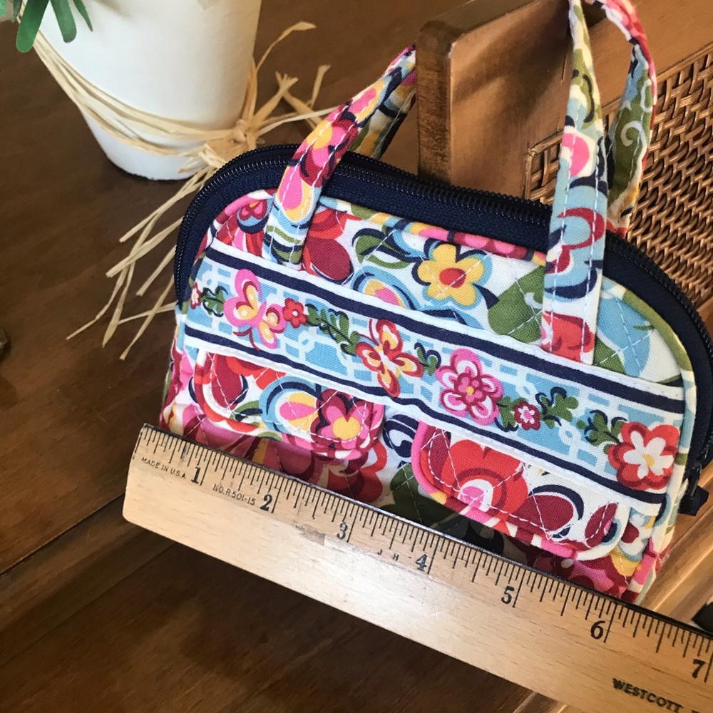 Adorable Vera Bradley Mini Purse - Picture 6 of 6